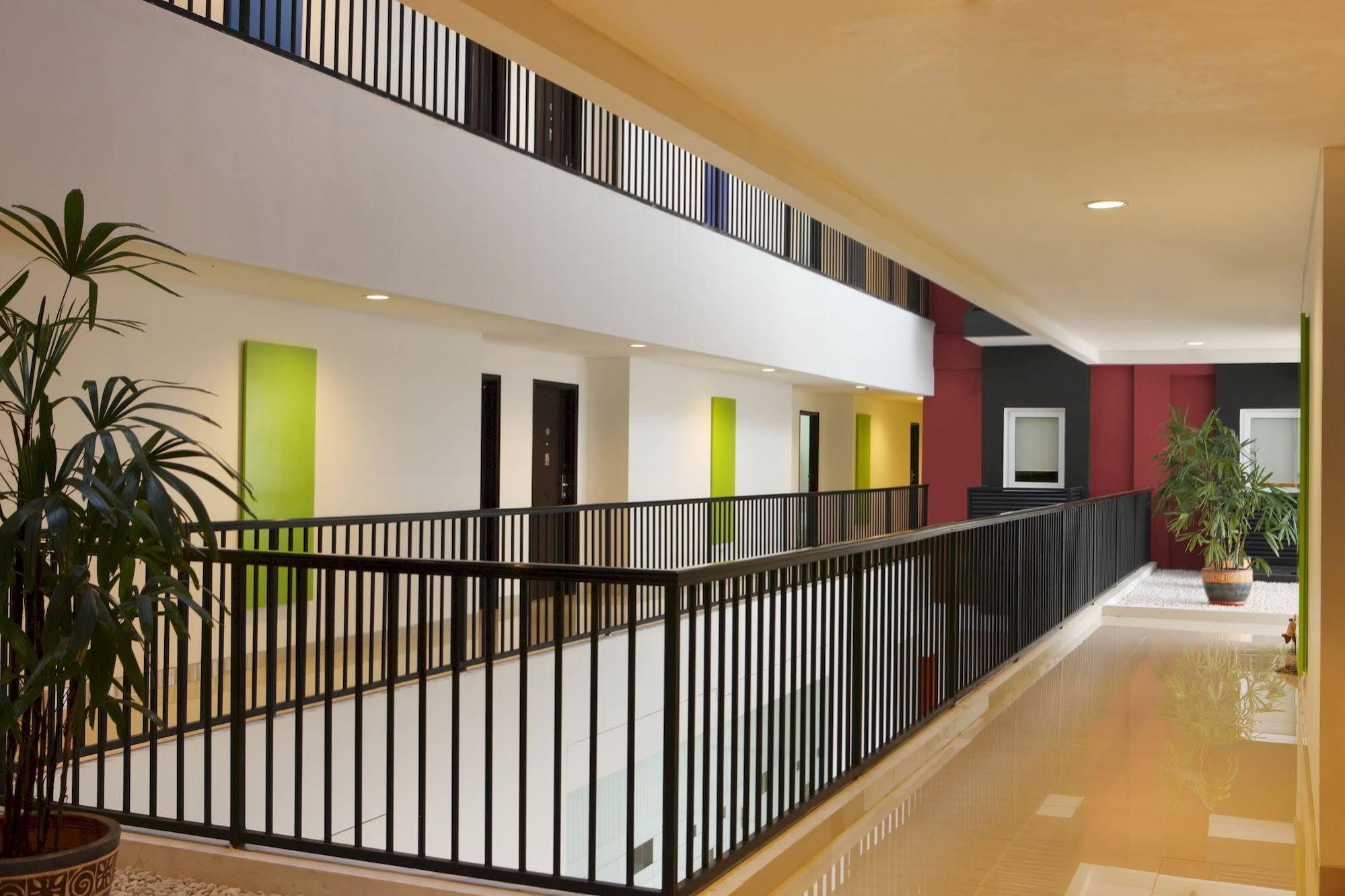 Amaris Hotel Malang Exterior photo