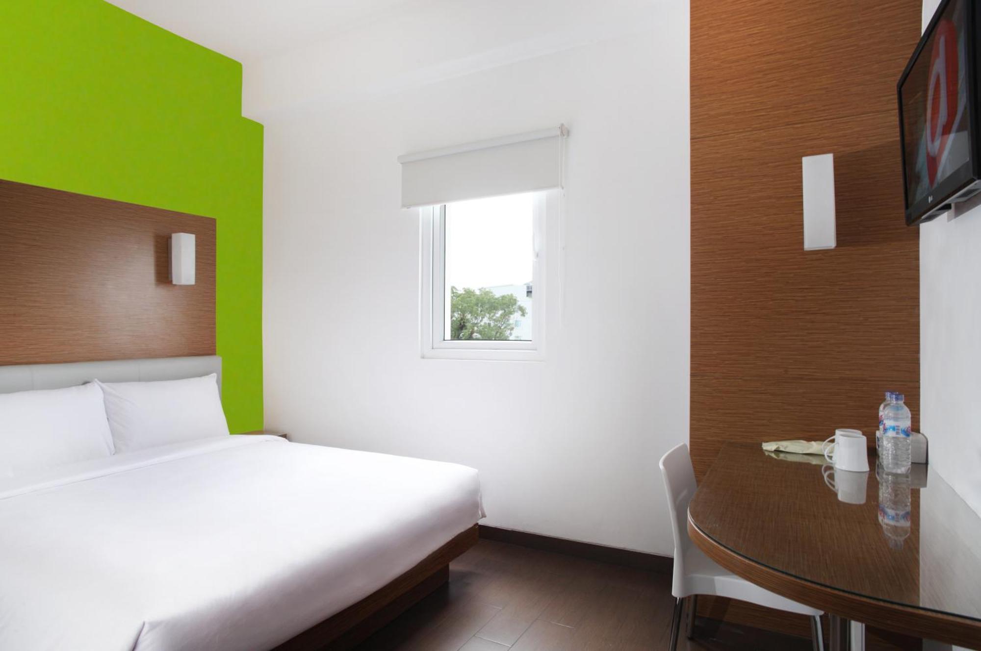 Amaris Hotel Malang Exterior photo