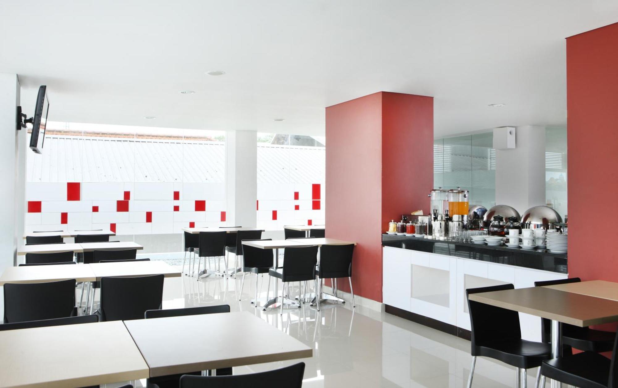 Amaris Hotel Malang Exterior photo